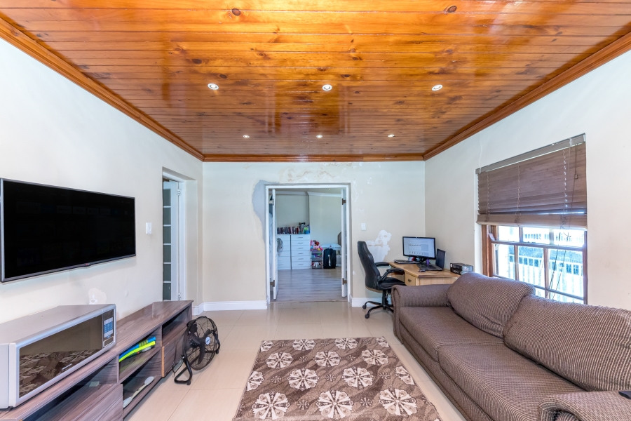 8 Bedroom Property for Sale in Walmer Estate Western Cape